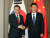  문재인 대통령과 시진핑 중국 국가주석이 6일 오전(현지시간) 베를린 인터콘티넨탈 호텔에서 열린 한-중 정상회담에서 만나 악수하고 있다. [베를린=연합뉴스]