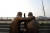 서울 마포대교의 ‘한번만 더’ 동상. 서울시가 투신자가 많은 마포대교에 자살 예방 목적으로 설치했다. [김경록 기자]