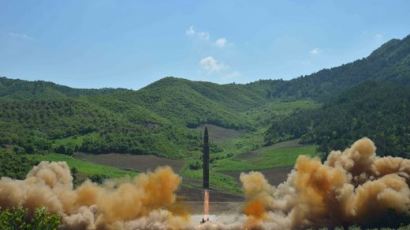 북한은 ICBM 중국은 사드, 전략의 노림수