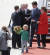 트뤼도 총리의 아들 아드리앙이 독일 함부르크에 도착한 총리 가족을 찍으려는 사진기자 앞을 가로막았다. [AP=연합뉴스]
