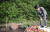 김정숙 여사가 지난 5일 독일 베를린 가토우 공원묘지에 있는 윤이상 선생의 묘소와 식재된 동백나무를 둘러보고 있다. [연합뉴스]