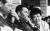 1967년 제6대 대통령 선거 유세 도중 카메라에 잡힌 김종필 당시 공화당 의장(왼쪽)과 박정희 전 대통령(가운데), 육영수 여사. [중앙포토]