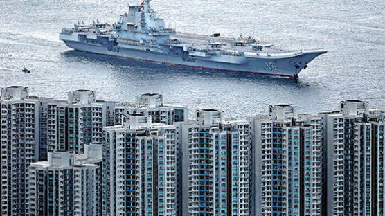 [사진] 중국 항모 랴오닝함, 홍콩에 첫 기항