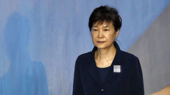박 전 대통령 재판 불참 “왼발 다쳐 심한 통증”