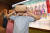 11일 서울 국립중앙박물관에서 개막한 &#39;구글과 함께하는 반짝박물관&#39;을 방문한 어린이들이 가상현실(VR)을 통해 문화유산, 예술 작품 등을 체험하고 있다. [연합뉴스]