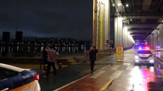 서울 잠수교, 보행자·차량 전면 통제…팔당댐 방류로 수위 상승