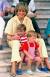 1987년 어머니인 다이애나와 함께 한 윌리엄(가운데), 해리 왕자. 당시 5세, 2세였다. [AP통신]