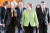지난 4월 독일 베를린 회의에 참석한 크리스틴 라가르드 국제통화기금(IMF) 총재와 앙겔라 메르켈 독일 총리. 뒷줄은 왼쪽부터 호베르토 아제베두 세계무역기구(WTO) 사무총장, 김용 세계은행 총재, 가이 라이더 국제노동기구(ILO) 사무총장. [AP=뉴시스]