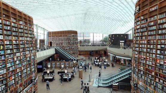 신세계 스타필드 ‘별마당 도서관’ 상업에 문화를 더하다 