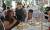 미 인디애나폴리스 카멜의 지역사회가 디너 연회에 참석할 노숙인들에게 정장과 드레스 등을 지원했다. [가디언 캡처]