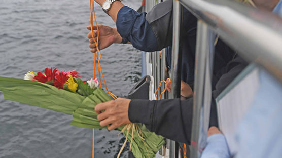 [사진] 류샤오보 이틀 만에 화장 … 유골함에 넣어 바다 속으로