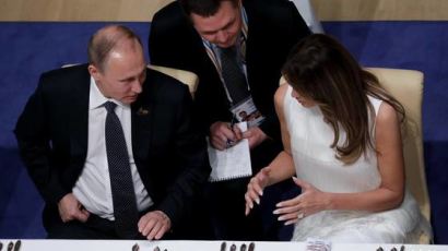 트럼프-푸틴 몰래 한 번 더 만났다 "G20 정상 만찬 중 비공개 대화" 