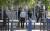 한 무슬림 남성이 21일(현지시간) 동예루살렘 알아크사 사원 앞에 설치된 이스라엘 측의 금속탐지기를 통과하고 있다. [EPA=연합뉴스]