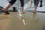 폭우가 쏟아진 23일 오전 인천 남구 주안역의 지하출입통로에 물이 차 시민들이 불편을 겪고 있다.[연합뉴스]
