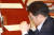 더불어민주당 우원식 원내대표가 22일 오전 국회 본회의에서 추가경정예산안이 통과된 뒤 산회에 앞서 자리에 앉아 두 손을 모은 채 생각에 잠겨 있다. [연합뉴스]
