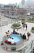 서울로를 찾은 관광객들이 족욕탕에 물에 발을 담근 채 더위를 식히고 있다. [연합뉴스]