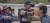 볼리비아 오지의 뽀꼬뽀꼬 마을 ‘희망꽃학교’ 초대 교장인 한영준씨가 운동장에서 원주민 아이들이 주는 과자를 받아 먹고 있다. [사진 희망꽃학교]