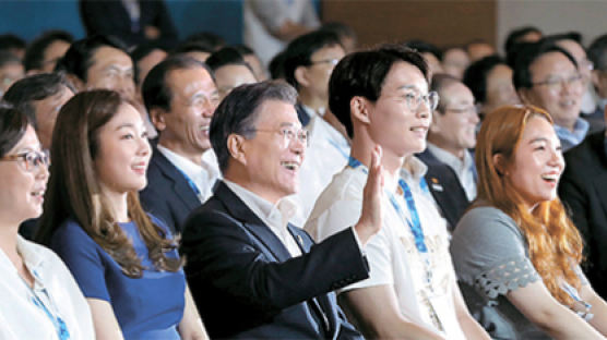 [사진] 문 대통령 “평창올림픽 참가, 북 결단만 남았다”
