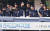 25일 서울 목동야구장에서 유신고 선수들이 광주동성고와 경기중 더그아웃에서 동료를 응원하고 있다. 임현동 기자