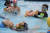 21일 한강 여의도 야외수영장에서 열린 &#39;생존 수영 체험교육&#39;에 참가한 아이들이 과자봉지를 이용한 생존 수영을 배우며 즐거워하고 있다. 2017.7.21 [인천해경 제공=연합뉴스] 