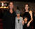 2013년 브래드 피트가 출연한 &#39;월드워Z&#39; 시사회에 피트, 자녀들과 함께 참석한 안젤리나 졸리. [중앙DB]