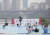 서울 최고 기온 32도를 기록한 11일 오후 서울 뚝섬 한강수영장에서 시민들이 물놀이를 하고 있다. [연합뉴스]