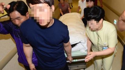 '발가락 부상'으로 병원 찾은 박근혜…'MRI' 촬영 뒤 침대로 이송