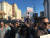 도널드 트럼프 미국 대통령이 지난 26일(현지시간) &#39;트랜스젠더 군 복무 금지&#39;를 트위터로 발표하자 이에 항의하는 시위대가 샌프란시스코 광장에 모여 있다. [샌프란시스코 AP=연합뉴스]