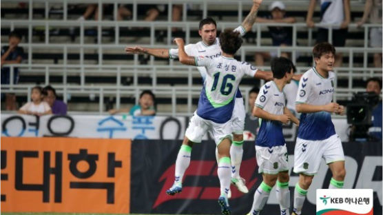 '에두 2골' 프로축구 전북, 선두질주…인천 3-1 제압 