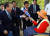 2001년 10월 21일 서울 장평초등학교에서 열린 동대문을 재선거 합동연설회에서 한나라당 홍준표 후보가 이회창 총재와 함께 유권자들의 지지를 호소하고 있다. [중앙포토]