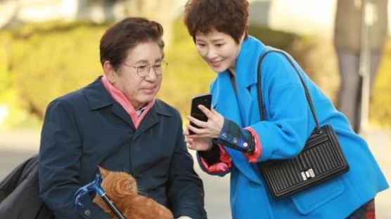 [더,오래] 배인구의 이상가족(13) 아빠 간병인이 재산을 가로챌까 걱정이 돼요