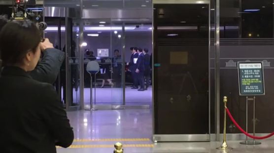 [영상]'UAE 특사 의혹' 키 쥔 칼둔 아부다비 행정청장, 국회 방문