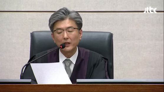 [속보]박근혜, 미르·K재단 관련 직권남용·강요 모두 유죄…"안종범 수첩, 정황증거로 인정"