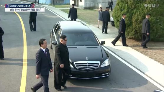 [속보] 문 대통령-김정은, 53년생 소나무 심으며 평화 염원
