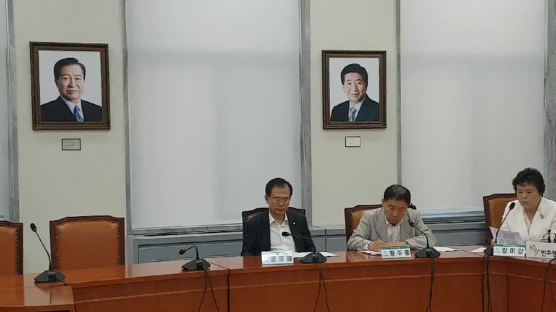 [포토사오정]민평당에도 걸린 김대중·노무현 두 전직 대통령의 초상