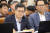 김동연 기재부 장관(왼쪽)이 21일 국회 기재위 상임위에 출석해 답변하고 있다. 오종택 기자
