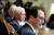지난 16일(현지시간) 미 백악관에서 열린 각료회의에 참석한 스티븐 므누신 미국 재무장관(오른쪽).