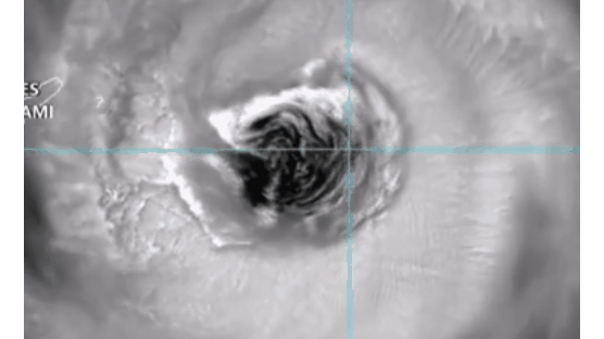 ‘도넛 태풍’ 솔릭이 강력한 이유…위성사진 움직임 보니