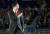 이명박 대통령이 2008년 8월 3일 오후 서울 올림픽공원 체조경기장에서 열린 한나라당 제10차 전당대회에 참석해 환호하는 당원들에게 손을 들어 인사하고 있다. [중앙포토]
