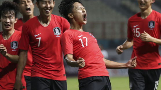 [속보] '한국 8강 청신호' 이승우 추가 골…한국 2-0 이란