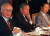 폐암 수술을 받은 고(故) 최종현 SK 회장(왼쪽 두번째)이 국제통화기금(IMF) 구제금융 직전인 1997년 9월, 산소 호흡기를 꽂은 채 전국경제인연합회 회장단 회의에 참석, 경제위기 극복방안을 논의하고 있다. [사진 SK]