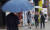 제19호 태풍 &#39;솔릭&#39;이 북상하고 있는 23일 오후 전북 전주시 전북대학교 앞에서 학생들이 우산과 우의로 비를 피하며 길을 걷고 있다. 기상청은 태풍 &#39;솔릭&#39;이 전남 영광 부근에 상륙할 가능성이 높다고 예보했다. [뉴스1]
