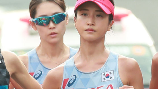 "밀어주고 끌어줬는데..." 최경선-김도연, AG 여자 마라톤 4위-6위