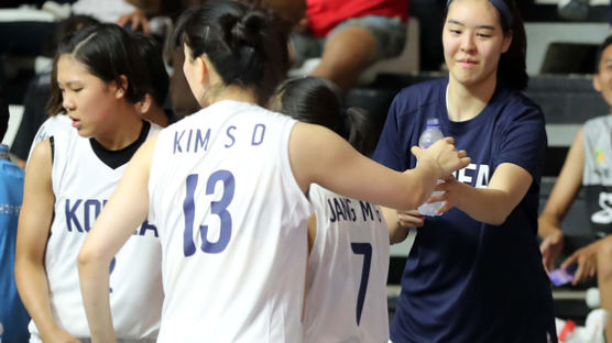WNBA 활약 박지수, 단일팀 합류 첫 임무는 '물병 셔틀?'