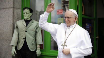 [서소문사진관] 진짜 교황은 누구? '가톨릭의 나라' 아일랜드 39년만에 찾은 교황