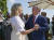 지난 8월18일(현지시간) 블라디미르 푸틴 대통령이 카린 크나이슬 오스트리아 외무장관의 결혼식에 참석해 신부 크나이슬 장관과 축하댄스를 추고 있다.[AP=연합뉴스]