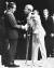 1973년 5월 워싱턴에서 열린 전쟁 포로귀환 행사에서 목발을 짚은 존 매케인이 리차드 닉슨 전 대통령과 악수하고 있다. [AP=연합뉴스]