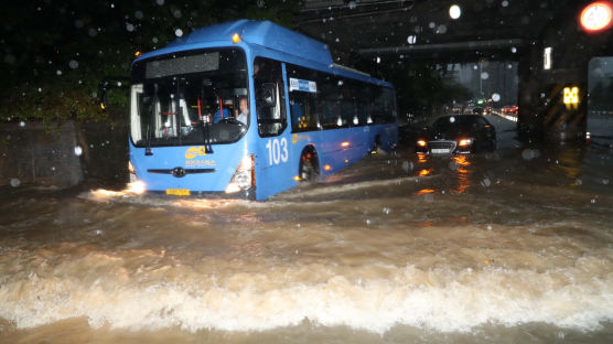 [서소문사진관]광주, 대전에서 수도권으로…확대되는 폭우 피해