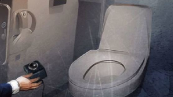 화장실 칸막이 아래 휴대폰 밀어 넣은 고등학생 벌금형
