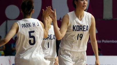 '로숙영 17점-박지수 11리바운드' 여자 농구 단일팀, 대만 꺾고 AG 결승 진출 